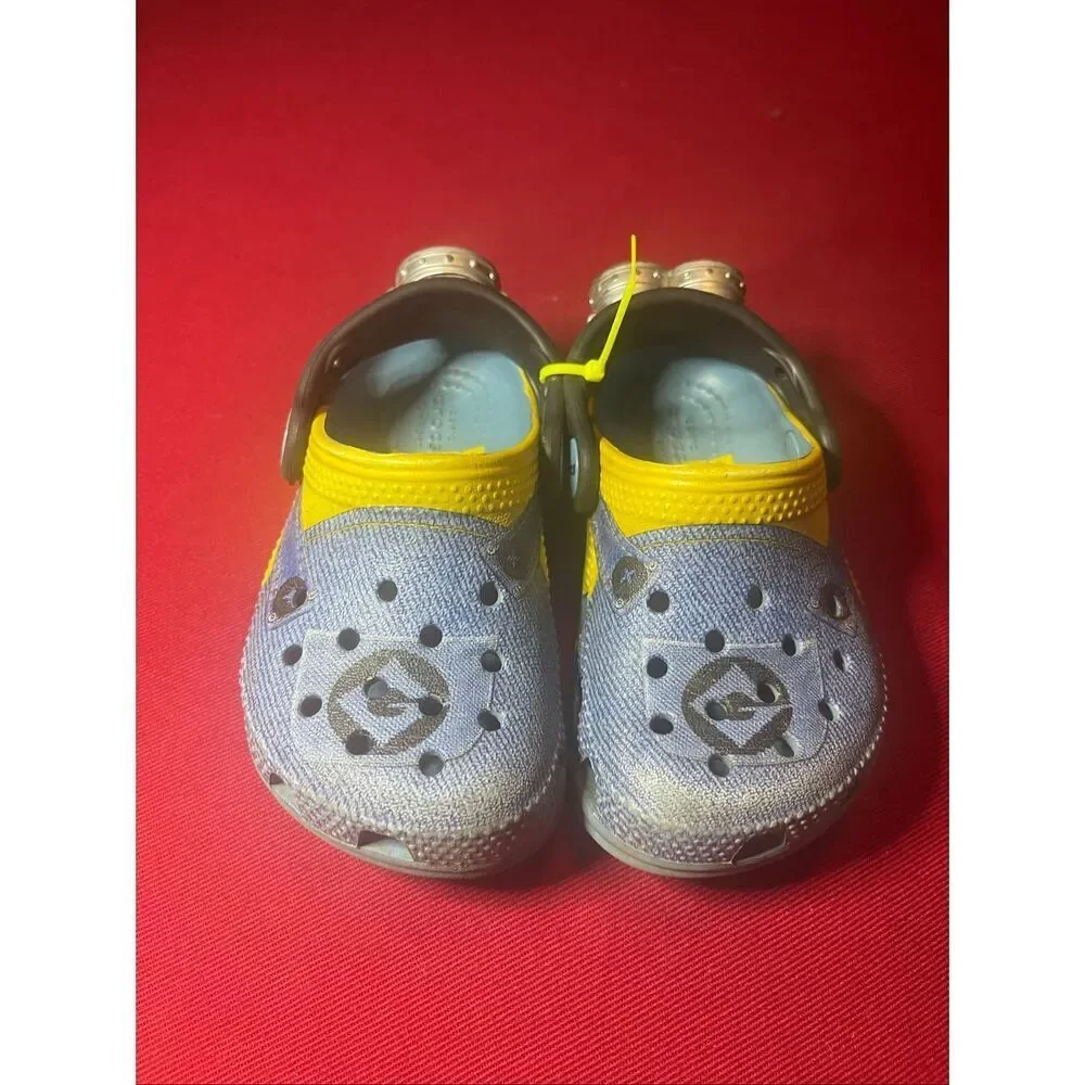 Crocs Kids Minion Sz 6